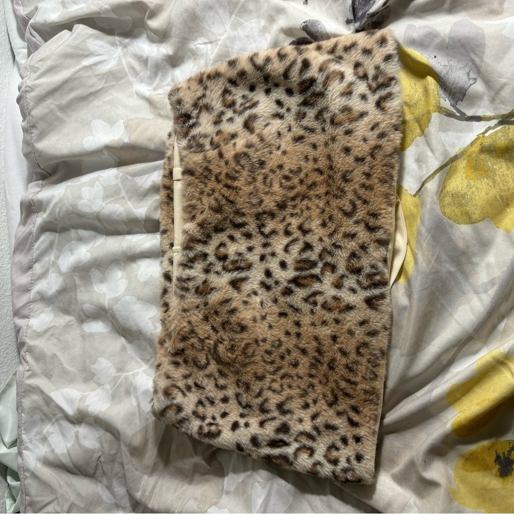 Mini leopard print faux fur skort